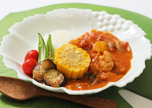 野菜ゴロゴロ！牛乳で作るトマトバターチキンカレー